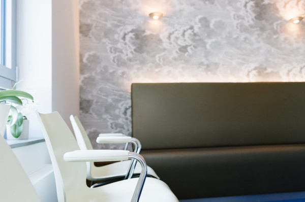 Venentherapie Berlin Dahlem – Frau Haßelmann – Praxis – Wartezimmer Venentherapie Berlin Dahlem - Frau Haßelmann - Praxis - Wartezimmer